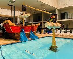West Courtyard Picture Of Adventureland Inn Altoona Tripadvisor