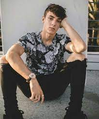 6 cowok 'cantik' indonesia paling bikin cewek tulen iri. Handsome Guy Profiles Poses For Men Bryce Hall Guys