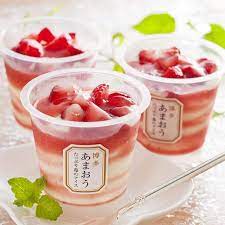いちごの王様あまおう苺のソースが入ったアイスの上に ごろっと果肉をのせた 旬の味と素材感をたっぷり楽しめる まさにいちご尽くしなアイスです 母の日のメッセージをつけてお届けいたします 食べ物のアイデア ベーカリー包装 いちご