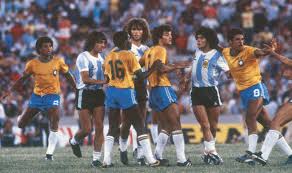 This property was sold 4 times in the last 32 years. The Antique Football Mundialito 1980 Copa De Oro