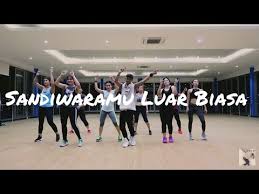 Cinta luar biasa zumba mp3 & mp4. Joget Sandiwaramu Luar Biasa Siti Badriah Ft Rph Donall Zumba Dangdut At Global Balikpapan