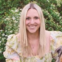 Alison Dooley's Instagram, Twitter & Facebook