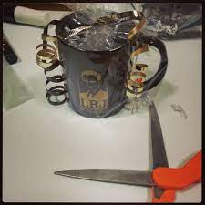 Confetti Cocktail Parties How To Gift Wrap A Coffee Mug Coffee Cup Gifts Mugs Coffee Mugs