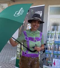 Conny krainz und daniel neuhauser machten in bad weihermühle, im freilichtmuseum stübing und in deutschfeistritz zwischenstation. Orf Heimatsommer Radiostimmen Erobern Obergraz Graz Umgebung