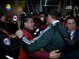 İranlı messi, açıkcası adam messiye kendinden çok benziyor bir an acaba şaka mı , messi bu tarz şaka yapabilir mi, diye. 10 22 Mb Mesut Ozil E Benzeyen Adam Saclari Sari Kirmizi Yapti Roportaj Kertenkelemustafa Mesutozil Download Lagu Mp3 Gratis Mp3 Dragon