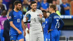France captain hugo lloris thanks england fans for a very moving reception during tuesday's friendly at wembley. Antoine Griezmann Claims France Team Fall Silent When Captain Hugo Lloris Speaks In Dressing Room 90min