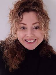 Elizabeth Holler's Instagram, Twitter & Facebook