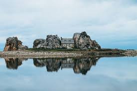 Plougrescant Bretagne La Maison Du Gouffre Das Haus Zwischen Den Felsen Landscape Photographers Castel Landscape