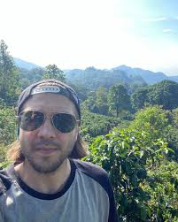 I mars gikk Damian helt til topps i Norgesmesterskapet i Cup Tasters, en  imponerende prestasjon som sikret ham en plass som internasjonal dommer  under Cup of Excellence i Honduras nå i mai.