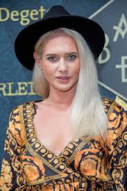 Ihre schwangerschaft konnte die ehemalige. Sarah Knappik Die Reality Tv Darstellerin Ist Schwanger Gala De