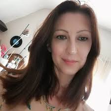 Congratulations to the 81 students who recently graduated from our 'flying  faculty' partner, the Alliance of International Education (AIEHK) in Hong  Kong. The partnership offers students the chance to learn from our