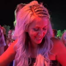 Dancing Underwater 💃🏼 💦 #swimmingpool #dance #underwaterdance #pool  #funny #dancereels