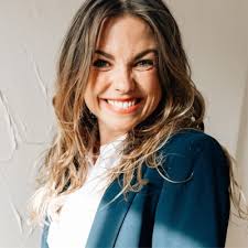 Lob & Kritik liegen oft nah beieinander. Auch auf LinkedIn. 😉 Sabine Licht  hat es mal sehr passend formuliert in ihrem Kommentar zu einem meiner  LinkedIn Beiträge: „Da bekommen wahrscheinlich…