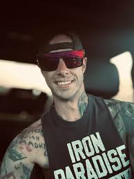 A month sober today and full of energy I hope everyone is doing well and  still fighting the good fight ✌🏻