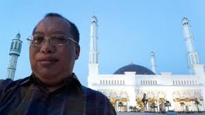 Latar belakang pembentukan bahwa kegiatan yang dilaksanakan di masjid maqom mustajabah sragi cenderung hanya mengandalkan pengurus harian masjid, sehingga perlu dibentuk. Selfie Dengan Latar Belakang Masjid Raya Mujahidin Pontianak Photo De Masjid Raya Mujahidin Pontianak Tripadvisor