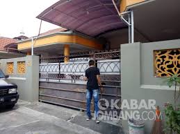 Sholeh mahmoed nasution (born 19 july 1983), colloquially known as ustadz solmed, is an indonesian islamic preacher, speaker, and actor. 3p7 P Tnnbnx7m