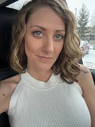 Kristy Hutchinson's Instagram, Twitter & Facebook