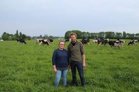 Lors de la derni re journ e, lorsque leau allait tre vers e et m lang e avec le vin, lors de ce moment tr s joyeux, au moment de cette apog e j sus sest cri je nai jamais t une b n diction pour qui que ce soit. Pres De Chateaubourg La Ferme Bio De Saud Cour Ouvre Ses Portes Le Journal De Vitre