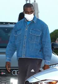 Dust mask with filter stonks mouth face mask. Kanye West Dons A Face Mask As He Grabs Lunch At Nobu Restaurant In Malibu Aktuelle Boulevard Nachrichten Und Fotogalerien Zu Stars Sternchen