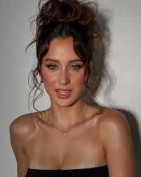 K Y L I E N O L A N Toowoomba MUA