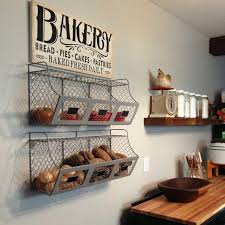 Dalam menata rumah yang kecil, salah satu bagian rumah yang harus diperhatikan yaitu bagian dapur. 11 Cara Kreatif Menata Dapur Kecil Supaya Terkesan Lebih Lapang