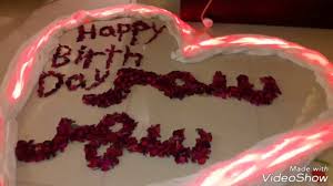 مفاجأة عيد ميلاد في مطعم Youtube