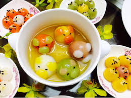 Nguyên liệu vì là bột pha sẵn để làm bánh trôi, bánh chay nên chúng ta cho bột ra một chiếc bát to, thêm từ từ nước nóng để trộn bột. Vodue45c9boqam