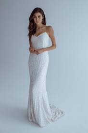 12 Stunning Wedding Dresses For Non Traditional Singapore Brides Modern Wedding Dress Wedding Dress Long Sleeve Wedding Dress Sizes
