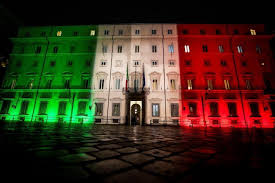 FOTO - L'Italia è in quarantena e Palazzo Chigi si illumina con il ...