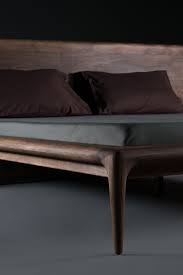 Massiv Holzbett Detail Mit Hoher Ruckenlehne Holzbett Bett Mobeldesign