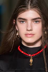 100 idea fesyen: Gaya rambut dan potongan rambut untuk rambut panjang 2018