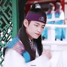 Selain eksis di boyband bts, v juga memiliki karier akting. Wit Hwarang V Hq Gifs Come On
