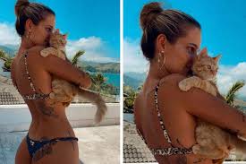Gabriel medina e yasmin brunet estão passando a quarentena juntos. Yasmin Brunet E Clicada De Biquini Por Gabriel Medina E Exibe Tattos Pelos Olhos Dele Yasmin Brunet Biquini Fotos