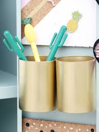 Students usually have a lot of items to fit into a fairly small a magnetic organizer mounted on the inside of a locker door is an ideal way to keep those supplies organized and easily accessible. 8 Diy Locker Decorations Ideas Fun365