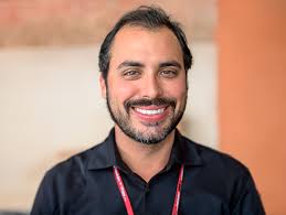 Expert Staff in Communication