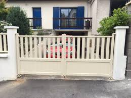 Portail Battant Alu Boston Beige Ral 1015 Chez M Et Mme R A Igny 91 Portail Battant Alu Portail Portail Alu