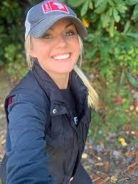 Carrie Linville's Instagram, Twitter & Facebook