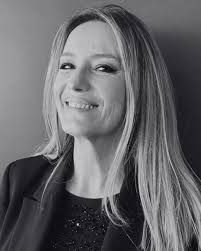 Il personaggio che stiamo doppiando si è appena preso un pugno in faccia e  gli sanguina il naso, così ferma il sangue con della carta igienica. Bè,  nessun problema 😂❤️ @dennis.spano Il