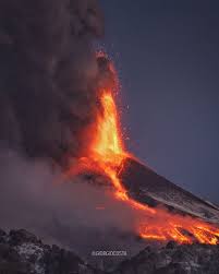 Future defi and gaming network. Etna Volcano Illuminates Sicily S Night Sky During Its 16th Paroxysmal Eruptive Episode In A Row Volcanodiscovery