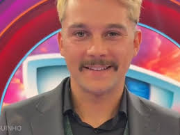 Dylan Fonte após expulsão: "A vida segue, temos vida real"