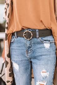 For example, with a fashionable women's belt, you can add a little extra shape and visual interest to dresses. Pin By Juana Uribe On Cute Black Belt Outfit Summer Capsule Wardrobe Women Clothing Boutique