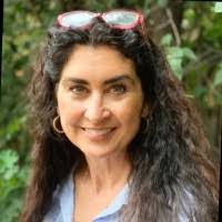 Mimi Ward's Instagram, Twitter & Facebook