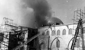 7 дверей, расположены в северном фасаде, каждая из них ведет в одну из семи галерей, заканчивающихся в противоположной. Al Aksa Pozhar Kotoryj Vy Ne Zametili Golosislama Ru