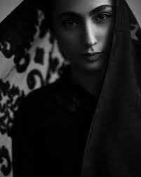 Portrait of a sea turtle in black and white (II)