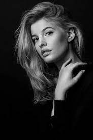 Pin By Maria Alfonzo On Aurea Self Portrait Photography Portrait Photography Poses Portrait Photography Women