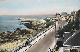 Cpsm France 85 St Gilles Croix De Vie Le Remblai Et Les Jetees Croix Belle Photo La Vie