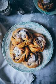 Mit der edeka zitronenkuchen backmischung 493g ist es ein kinderspiel einen leckeren und leichten kuchen zu backen. Nougat Zimtschnecken Rezept Zucker Zimt Und Liebe