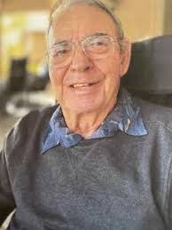 Eric Kienitz's Instagram, Twitter & Facebook