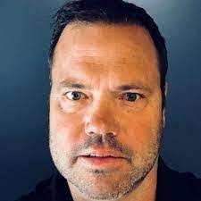 Jon Larimer's Instagram, Twitter & Facebook