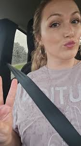 If I was a flight attendant I think my favorite part of the day would be  when I walk the aisle saying "trash" to everyone's face 😂🫢